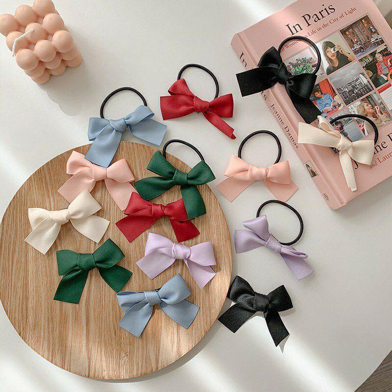 Cột tóc xinh cho bé gái