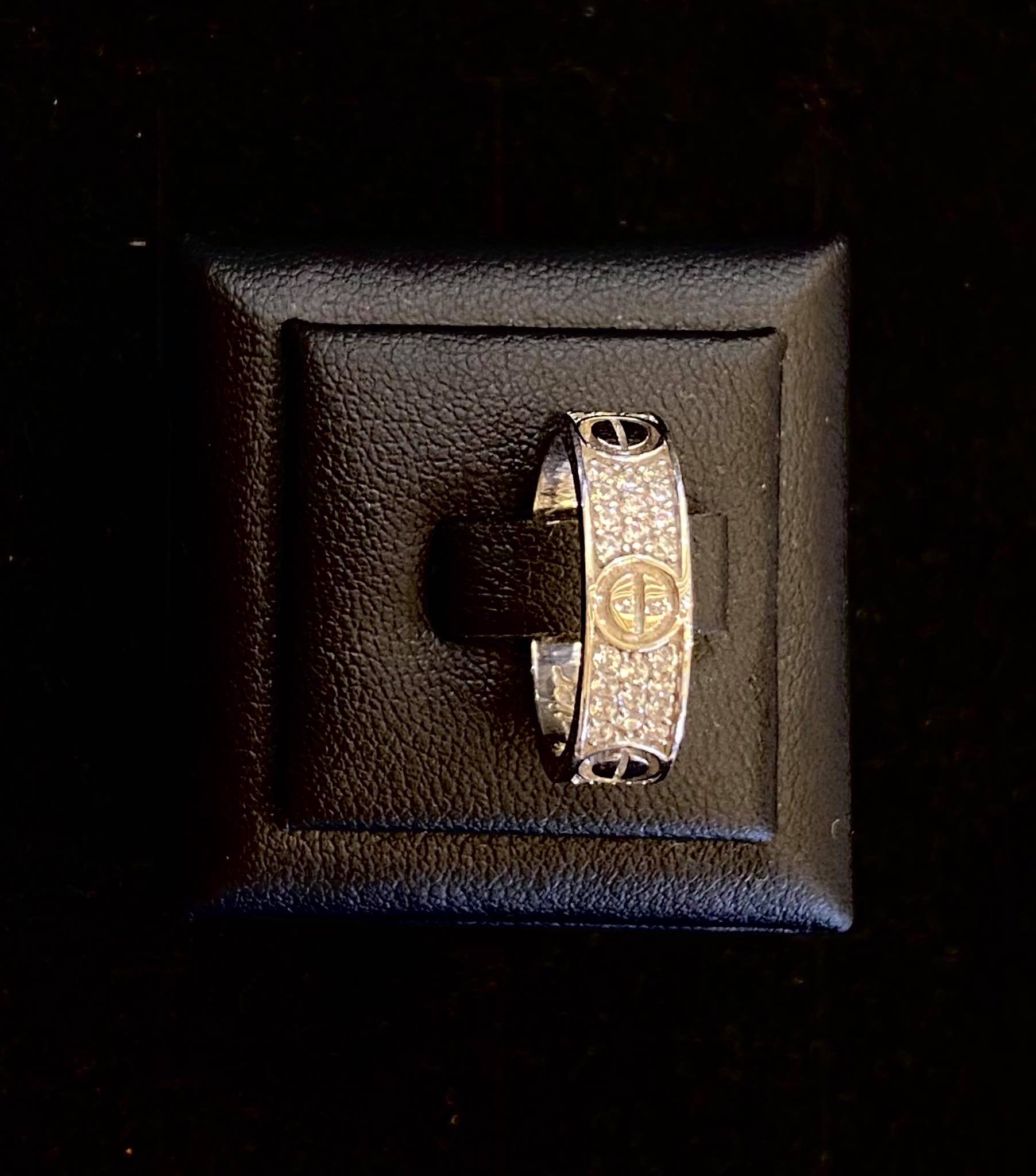 Nhẫn vàng trắng 18k đính đá