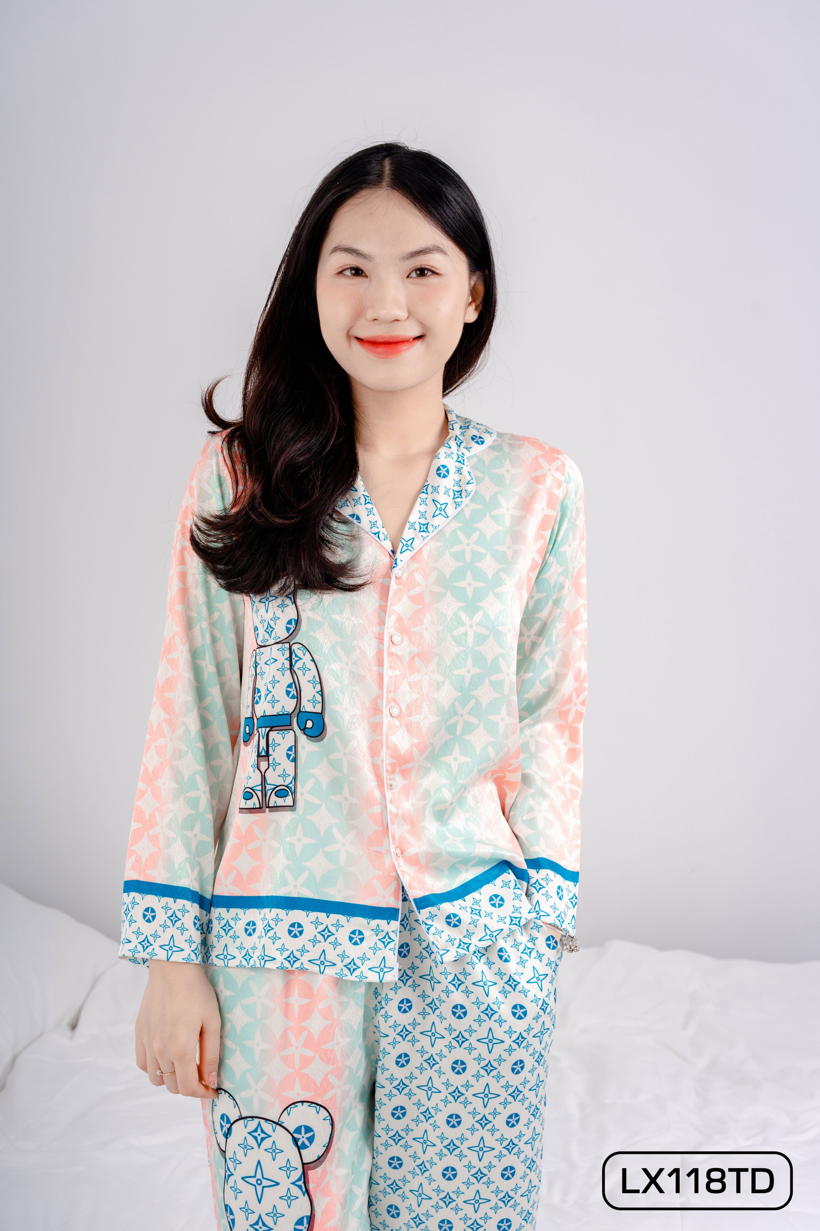 Đồ bộ Pijama chất liệu Lụa xước ánh kim loại 1, in 3D thủ công