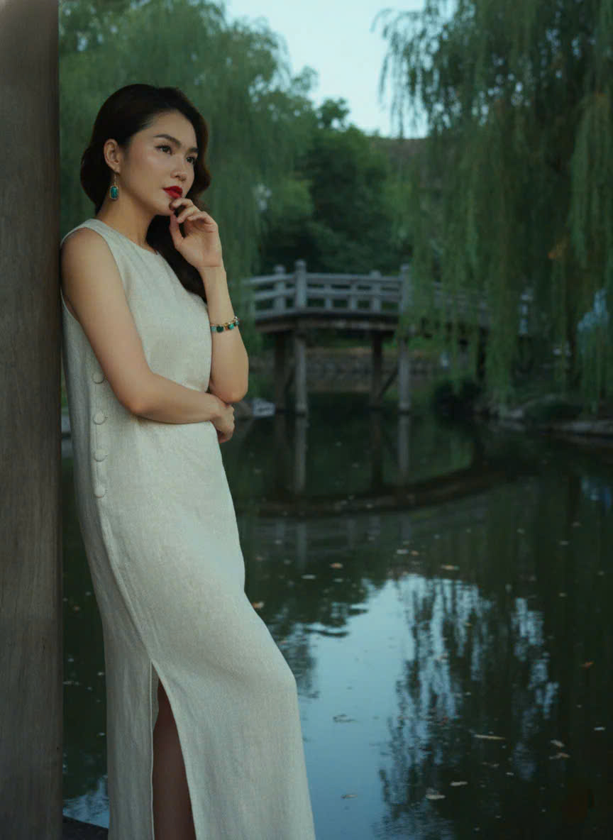 Đầm Suông Xẻ Tà Linen Lanh thời trang thiết kế Hity Dre223