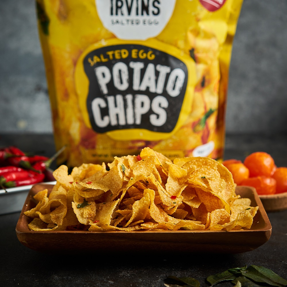 Khoai tây trứng muối 50g IRVINS - Mini Salted Egg Potato Chips 50g