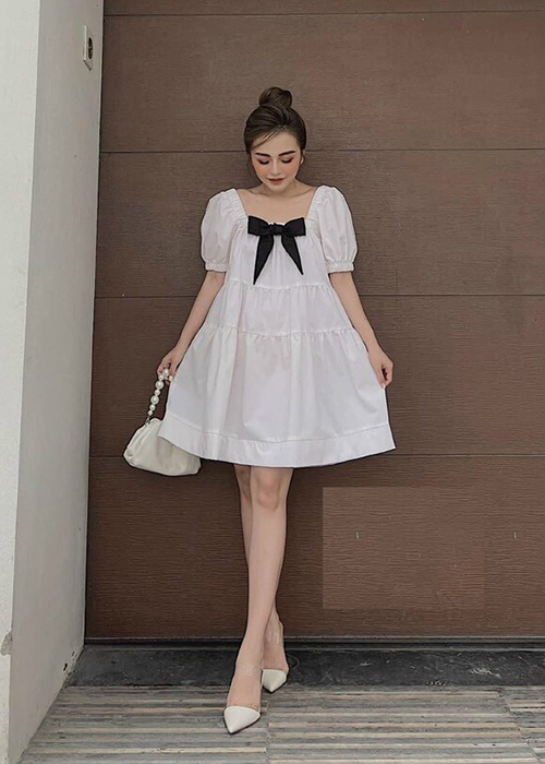 Đầm Babydoll Trễ Vai Đính Nơ Tay Phồng Duyên Dáng