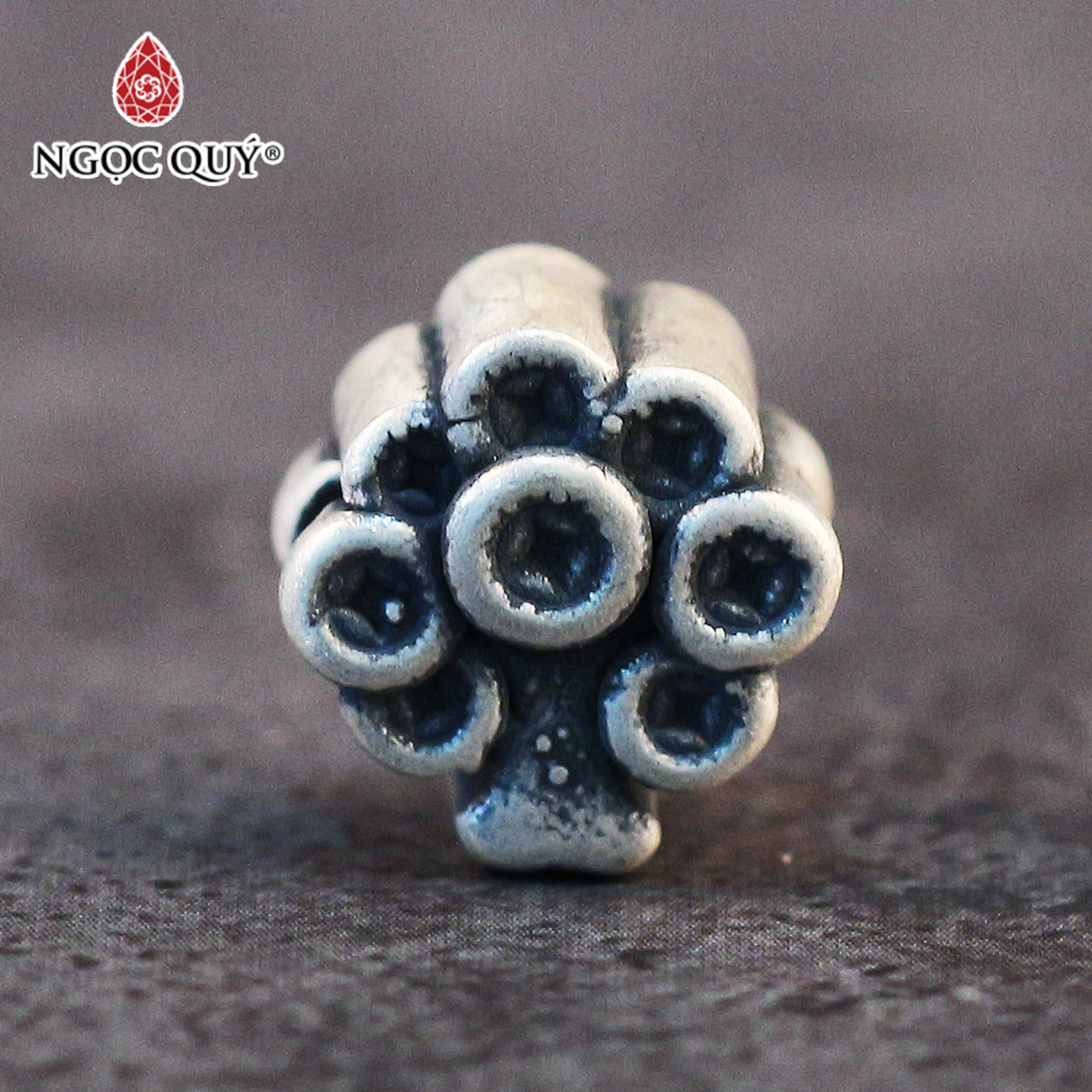 Charm xỏ ngang cây tài lộc - Ngọc Quý Gemstones