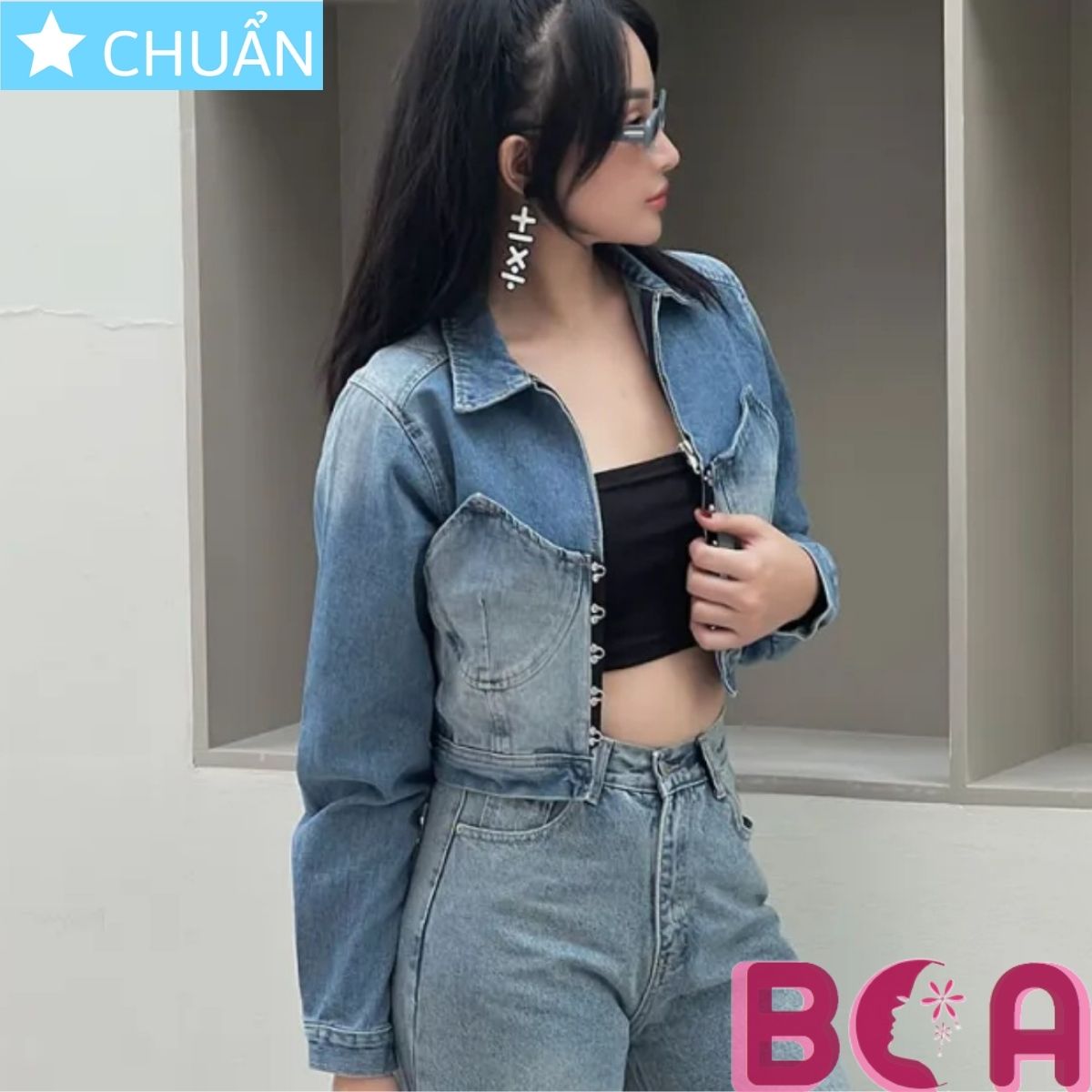 Áo khoác Jeans nữ cao cấp K17 ROSATA tại BCASHOP thiết kế độc lạ, nút cài thiết kế lạ mắt và thời trang
