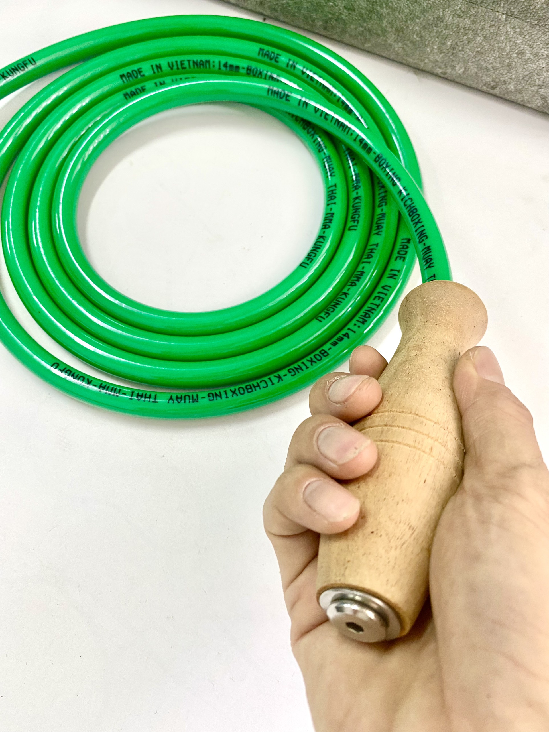 Dây nhảy tập thể dục , giảm cân tại nhà làm bằng cán gỗ nặng 600gr phù hợp mọi lứa tuổi cả nam và nữ
