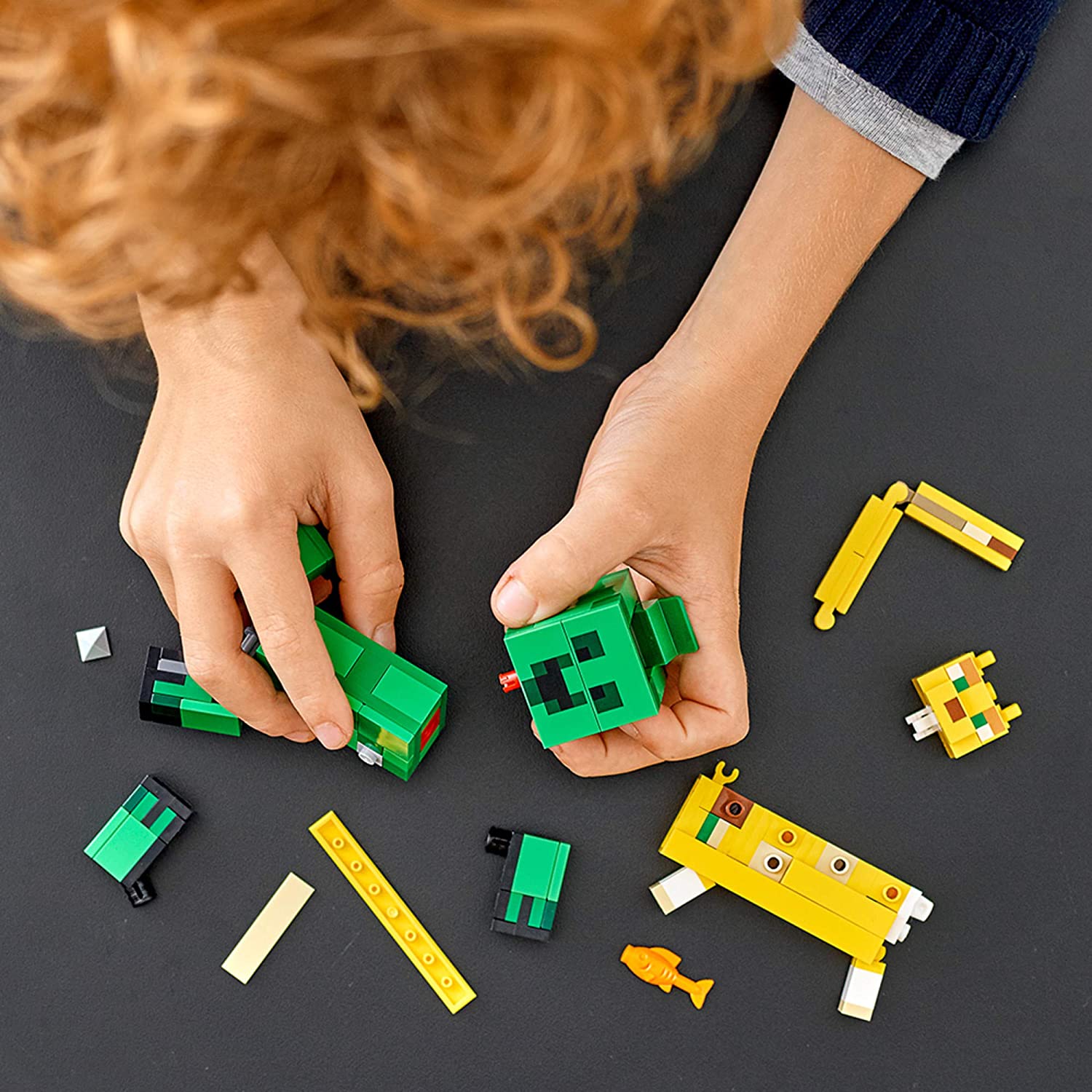 Mô hình đồ chơi lắp ráp LEGO MINECRAFT  Sinh Vật Creeper Khổng Lồ Và Mèo Ocelot 21156 ( 184 Chi tiết )