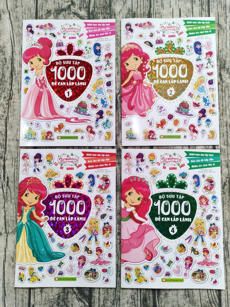 Combo 4 cuốn Cô Bé Bánh Dâu- 1000 Đề Can Lấp Lánh