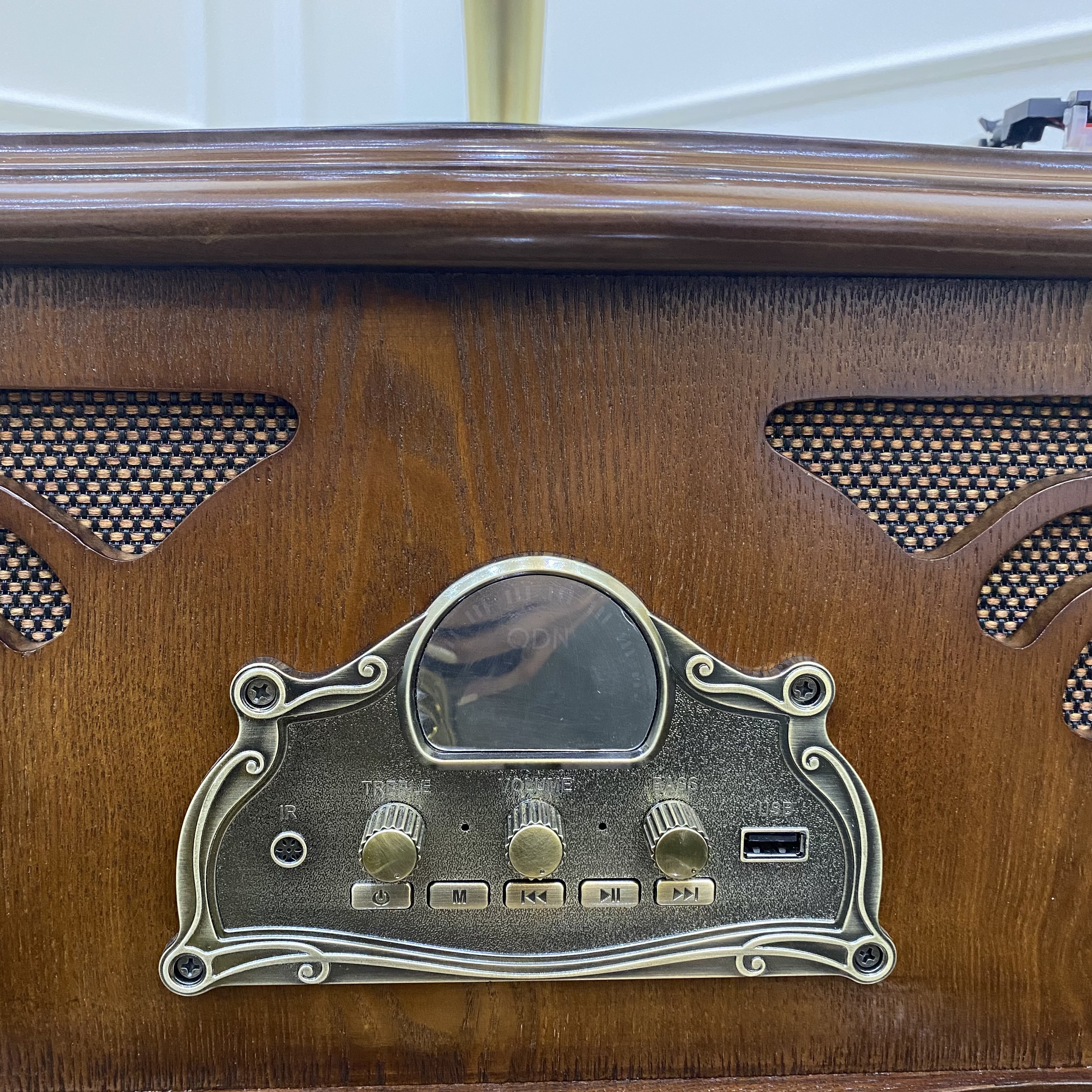 Máy phát nhạc mang phong cách tân cổ điển MPN48