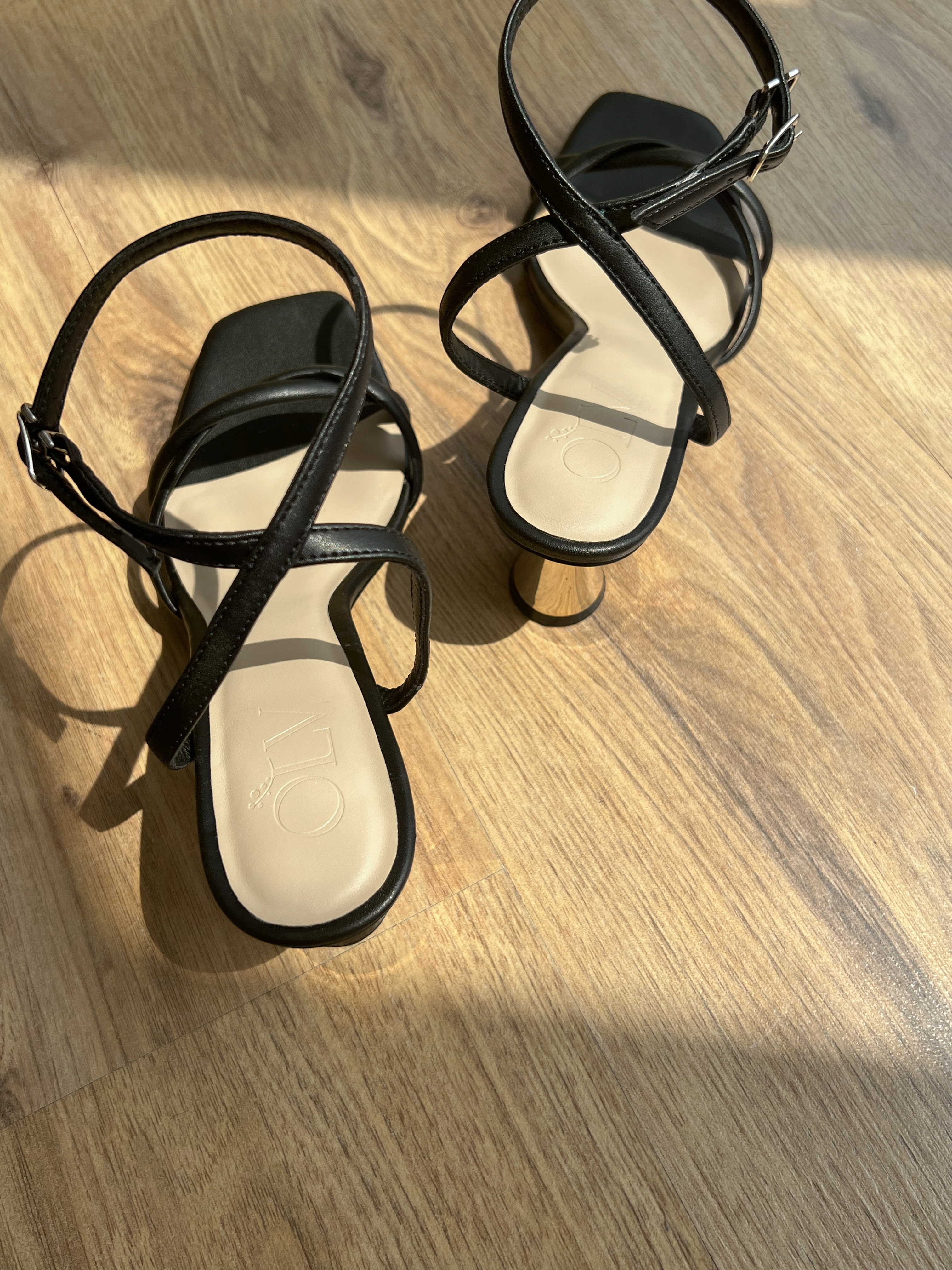 OLV - Giày Cross Strappy Heels