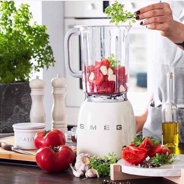 Máy xay sinh tố Smeg BLF01CREU - Màu kem