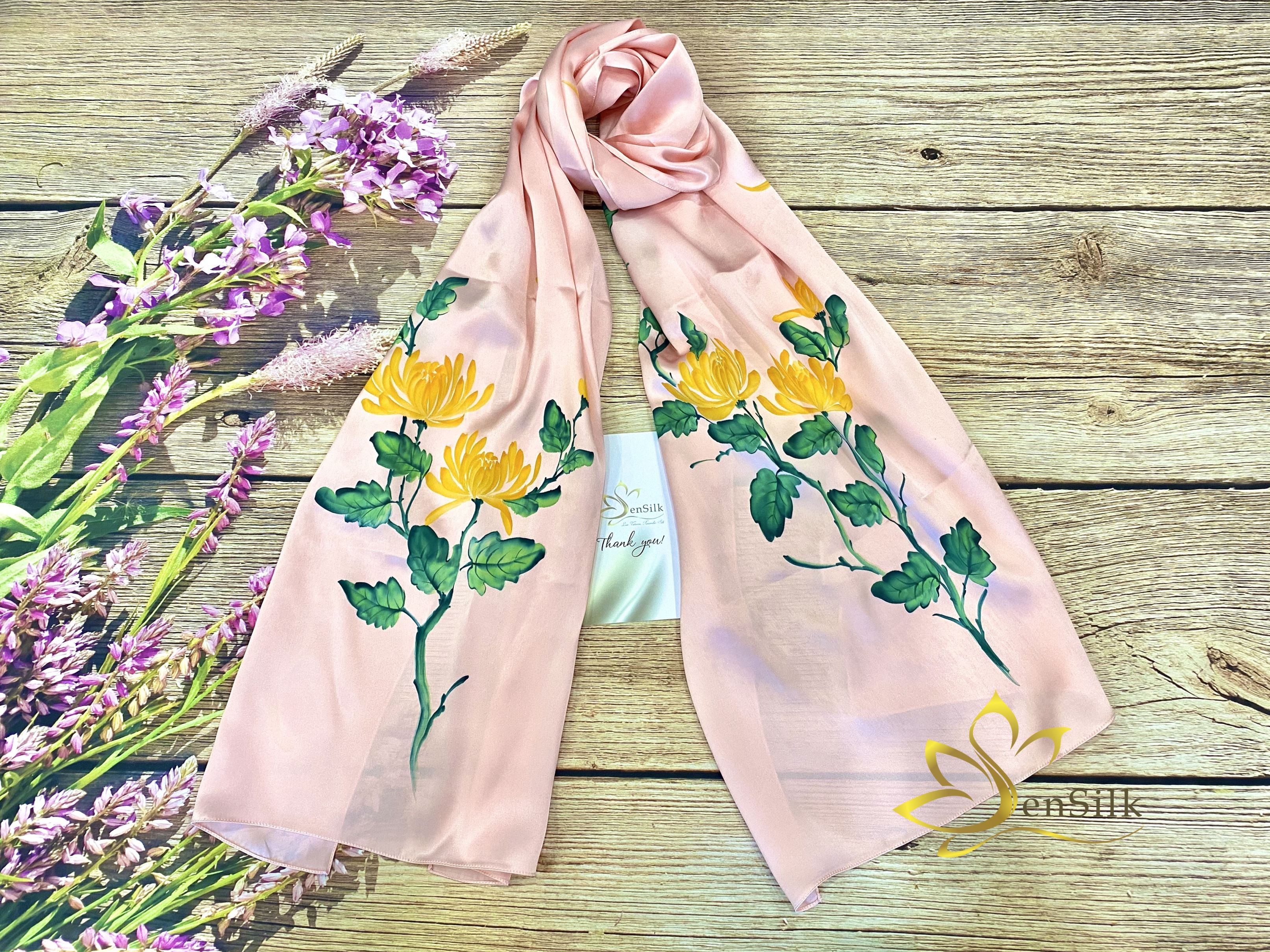 Khăn Quấn Cổ Lụa Tơ Tằm Thời Trang Vẽ Tay Cúc Vàng SenSilk Limited, Silk Painting Scarves 180 x 55cm, Quà Tặng Sinh Nhật Mẹ