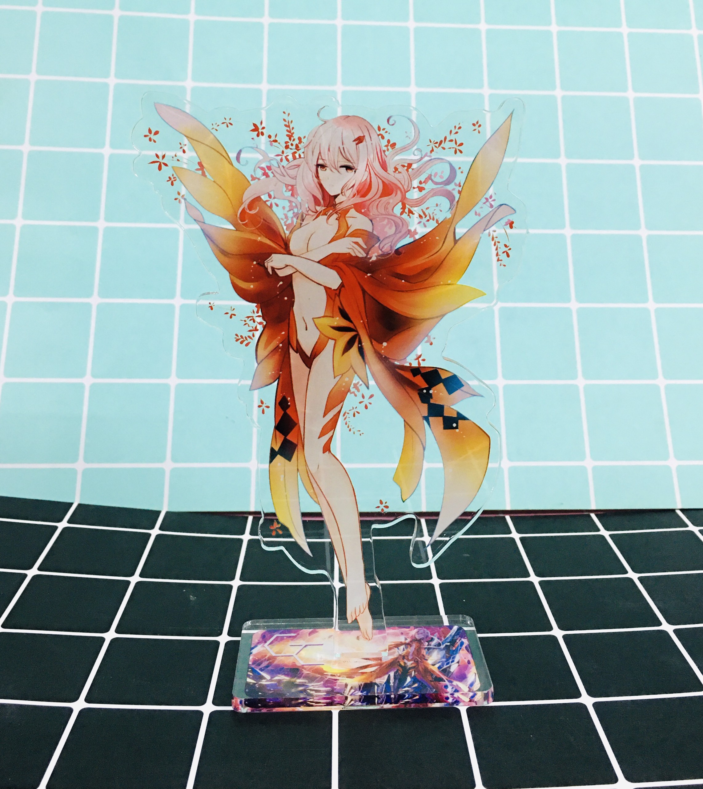 Standee tượng mica trong Guilty Crown