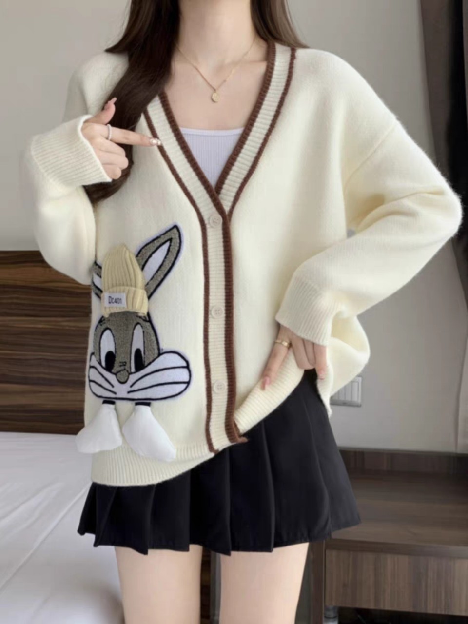 Áo khoác len nữ viền sọc form dài 4 nút tay dài đính thỏ hàng QC