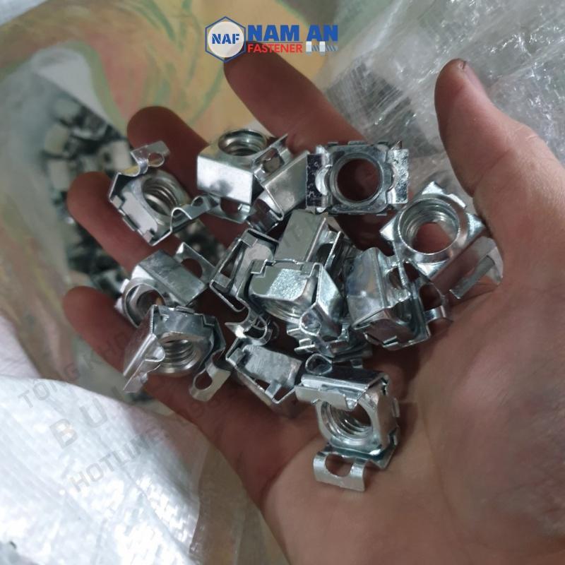 100 con Đai ốc cài M6, M8, Đai ốc cài mạ Niken chuyên dùng trong Tủ điện