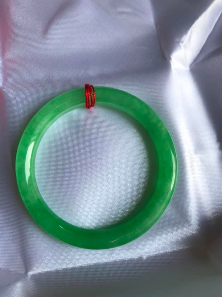 Vòng cẩm thạch Lý T 50mm x 7mm Màu xanh ngọc bóng đều đẹp Nữ mệnh Mộc mệnh Hỏa 50kg - 55kg đeo ạ
