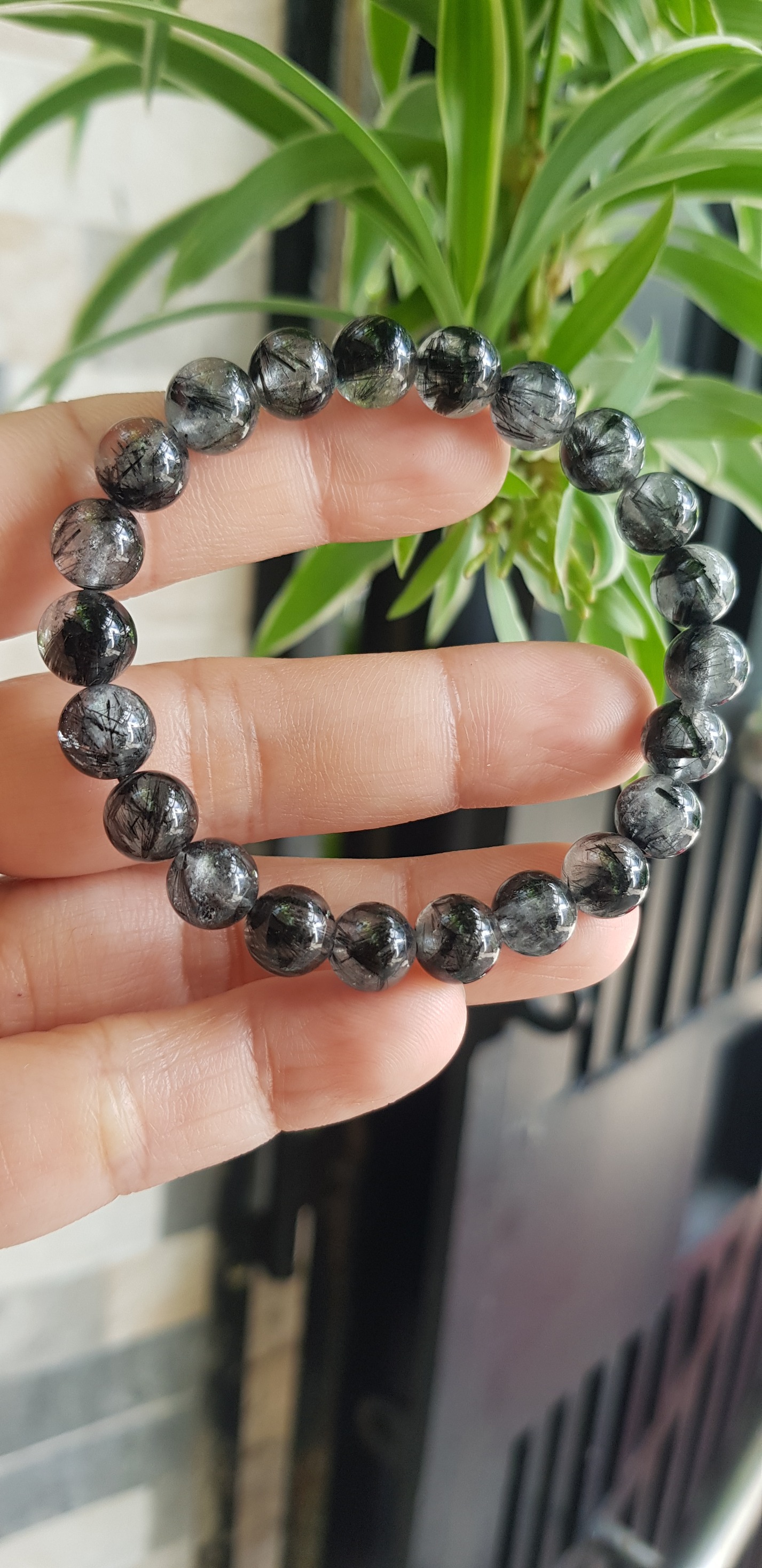 Vòng tay thạch anh tóc đen tự nhiên nữ size hạt 8mm màu đen trắng bóng đẹp hợp mệnh thủy mệnh Mộc đeo đẹp may mắn hợp mệnh tuổi tốt sức khỏe công việc ạ