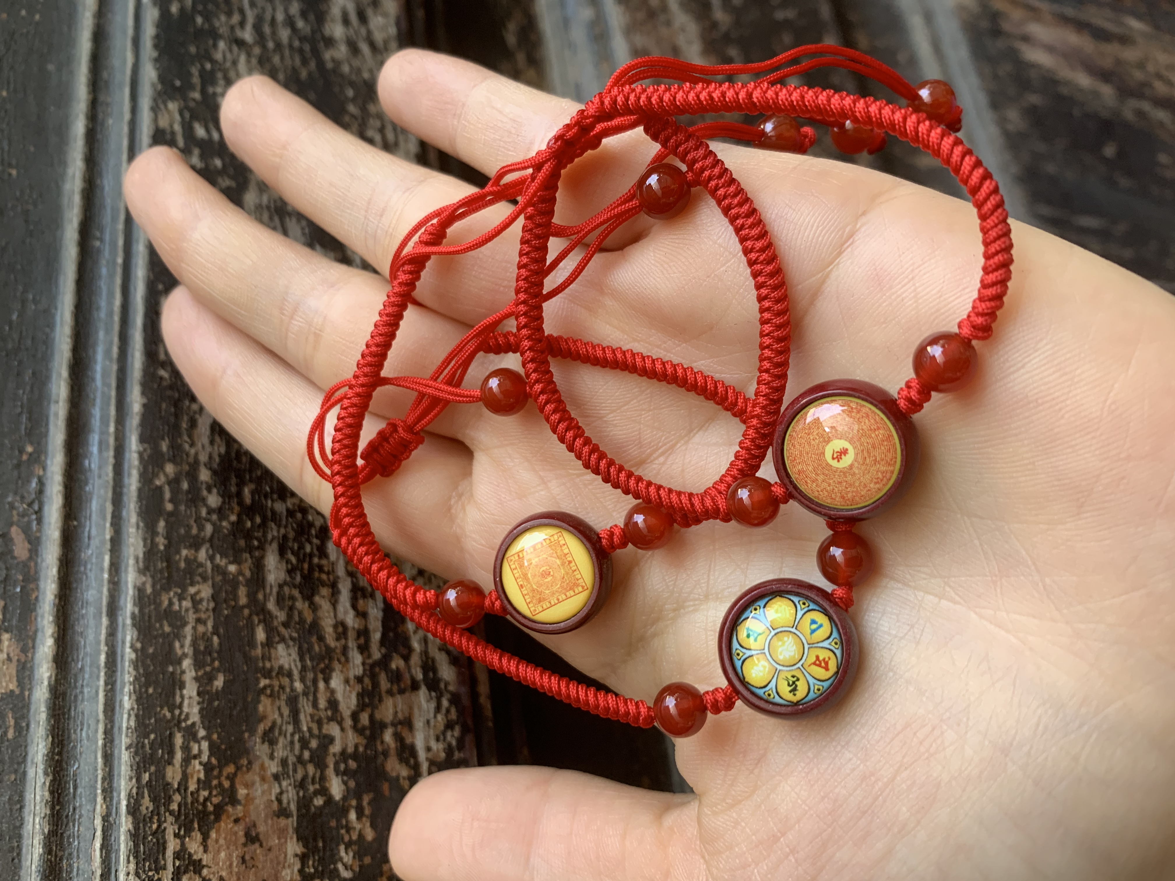 Vòng tay chỉ đỏ chú Lăng Nghiêm đá Chusa