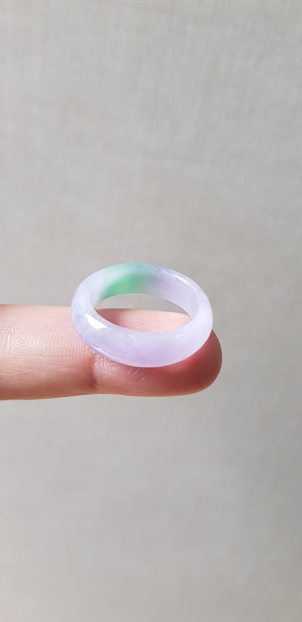 Chiếc Nhẫn nữ mới đá cẩm thạch tự nhiên màu tím nhẹ trắng xanh lý 1 bên Nhẫn Ni 18mm x cao 6mm x dầy 3mm xinh xắn ạ