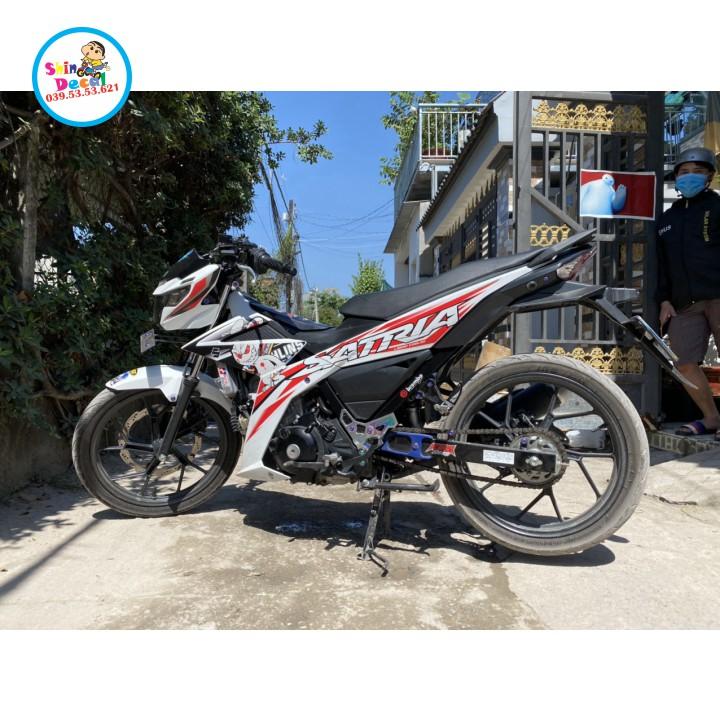 Tem xe Satria fi thỏ cầm phuộc dán xe trắng