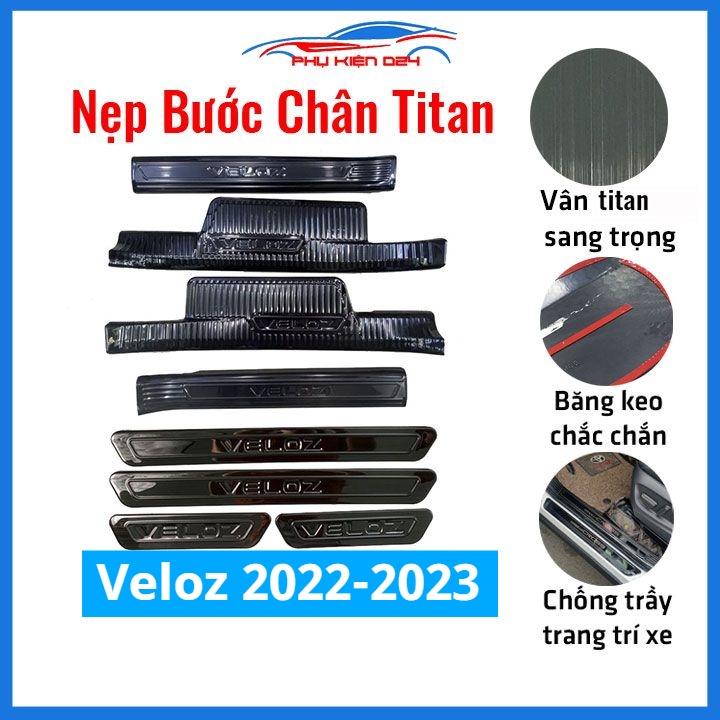 Ốp bậc cửa, nẹp bước chân trong ngoài Veloz 2022-2023 vân Titan chống trầy bảo vệ trang trí xe