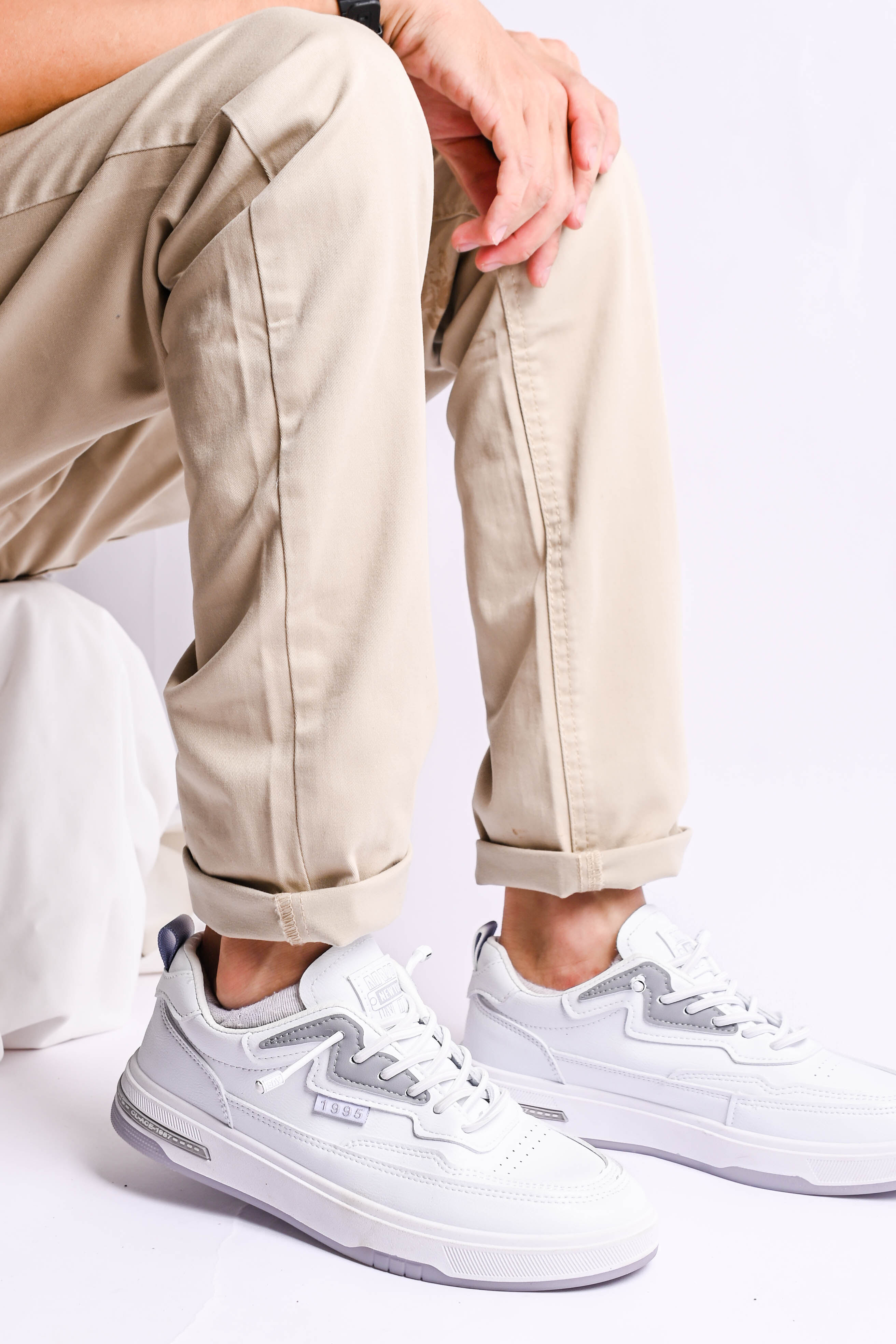 Giày thể thao nam đơn giản