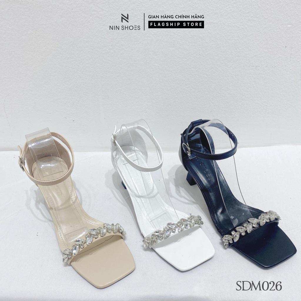 Giày Sandal nữ Ninshoes - Sandal đính đá bản to mũi vuông quai cài sau bit gót 6p