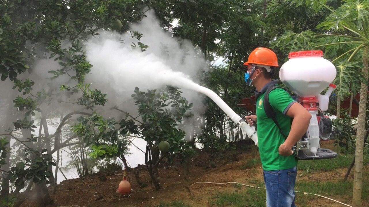 Máy phun vôi Oshima MITSUKAISO 3WF-SP có 3 chức năng: phun vôi, phun hạt, phun nước