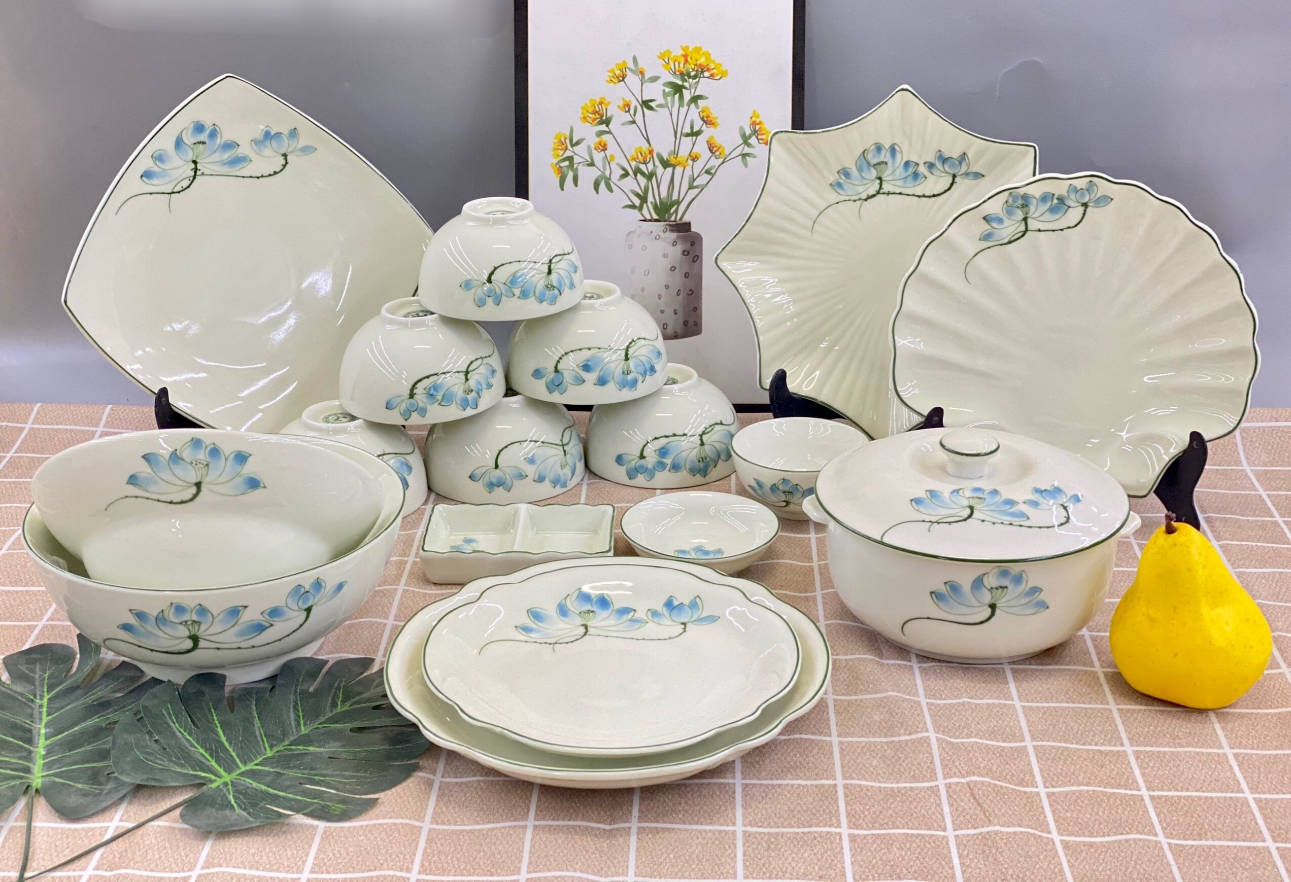 BỘ BÁT ĐĨA VẼ SEN MEN KEM BÁT TRÀNG