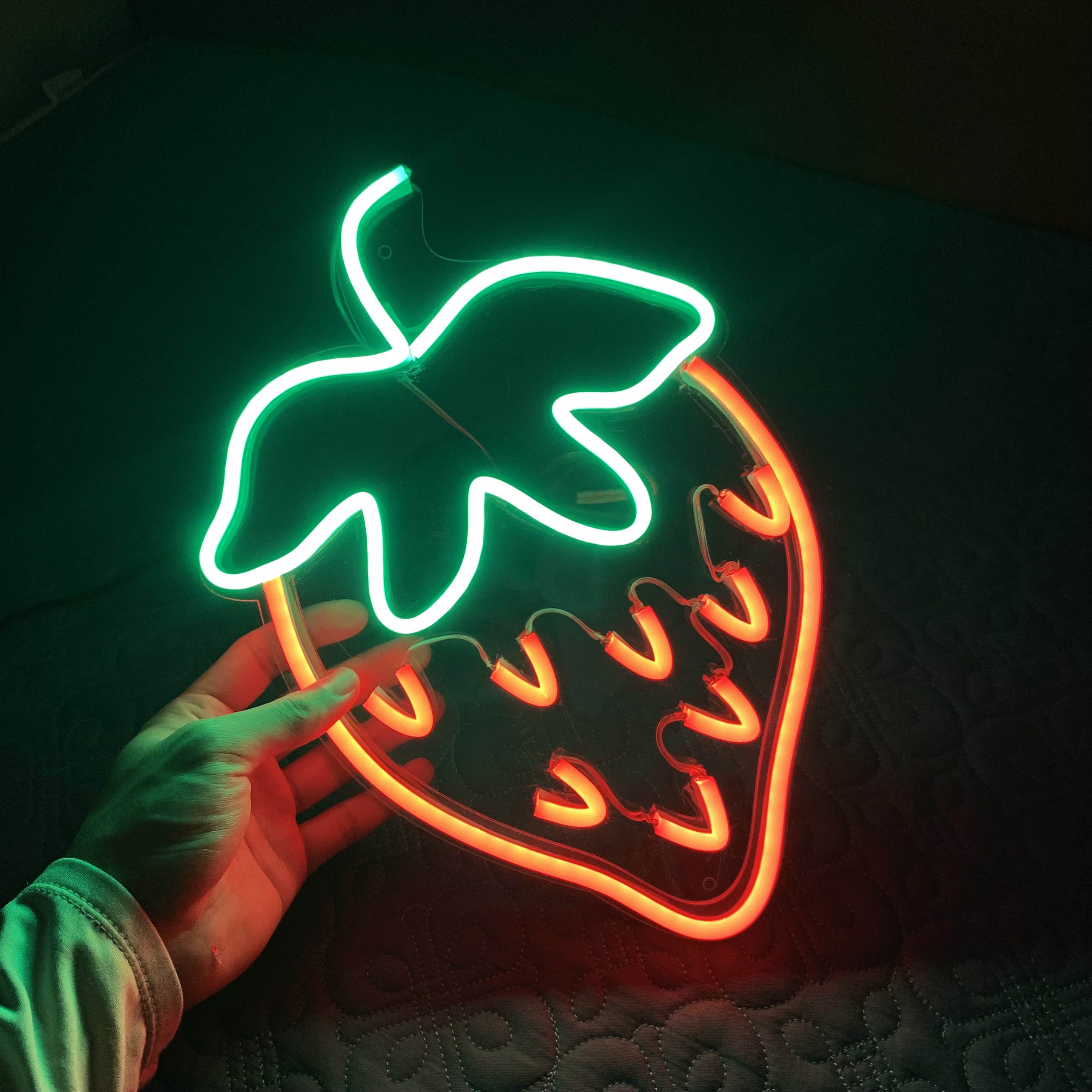 Đèn led neon hình quả dâu tây