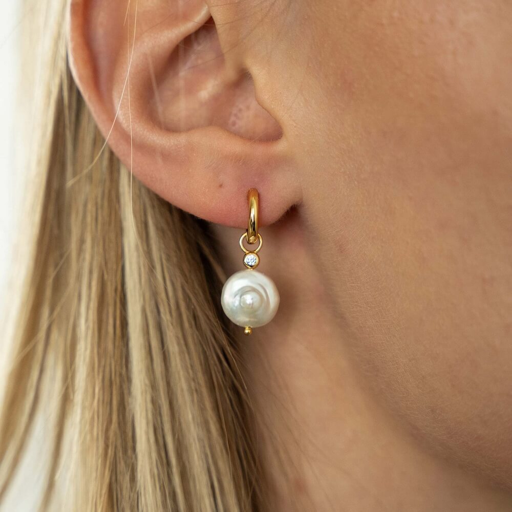 Bông Tai Ngọc Trai FW Baroque UK Style (Classic Huggie Pearl) - MOON Jewelry