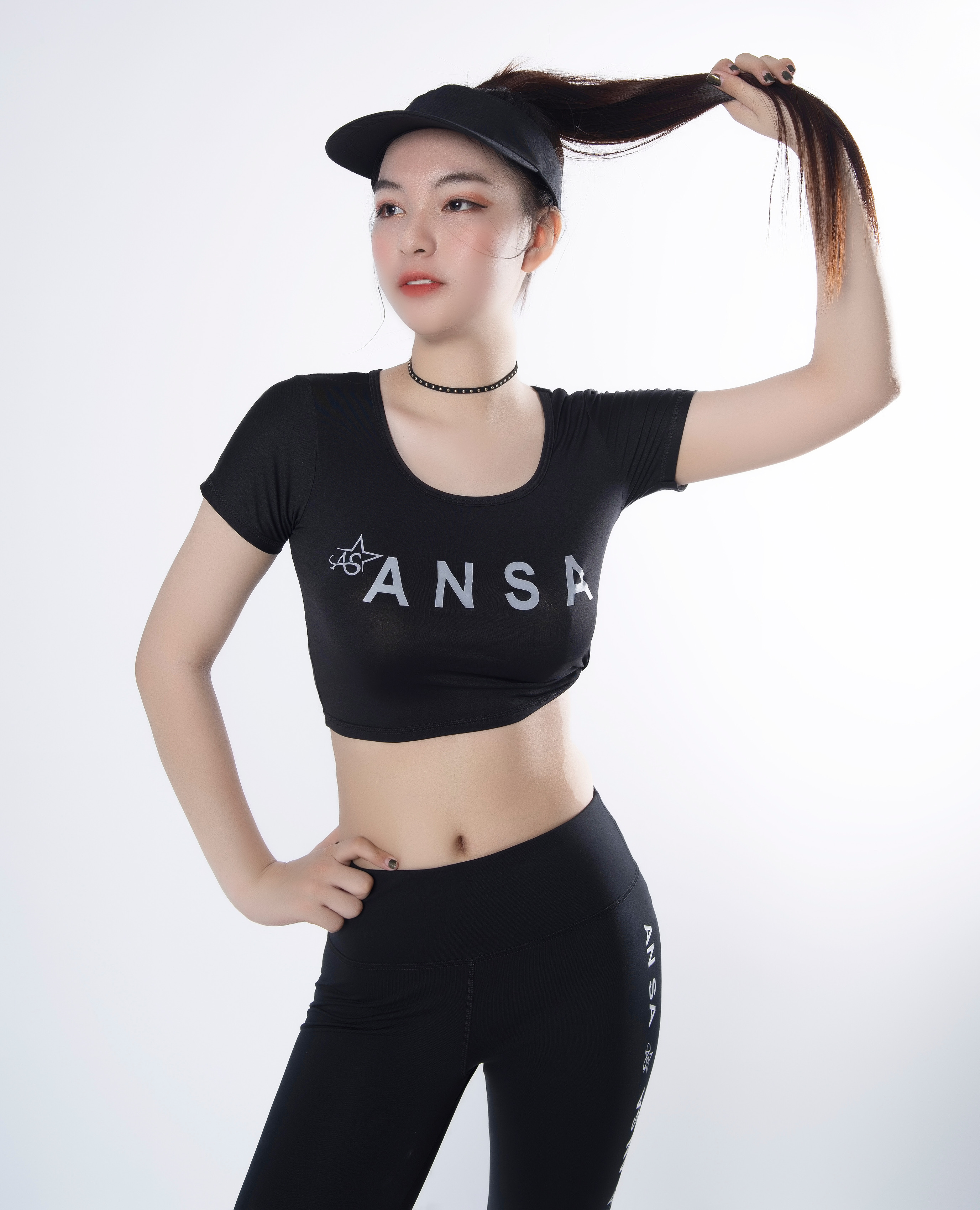 Bộ thể thao nữ quần dài áo croptop có tay Màu Đen - DD302