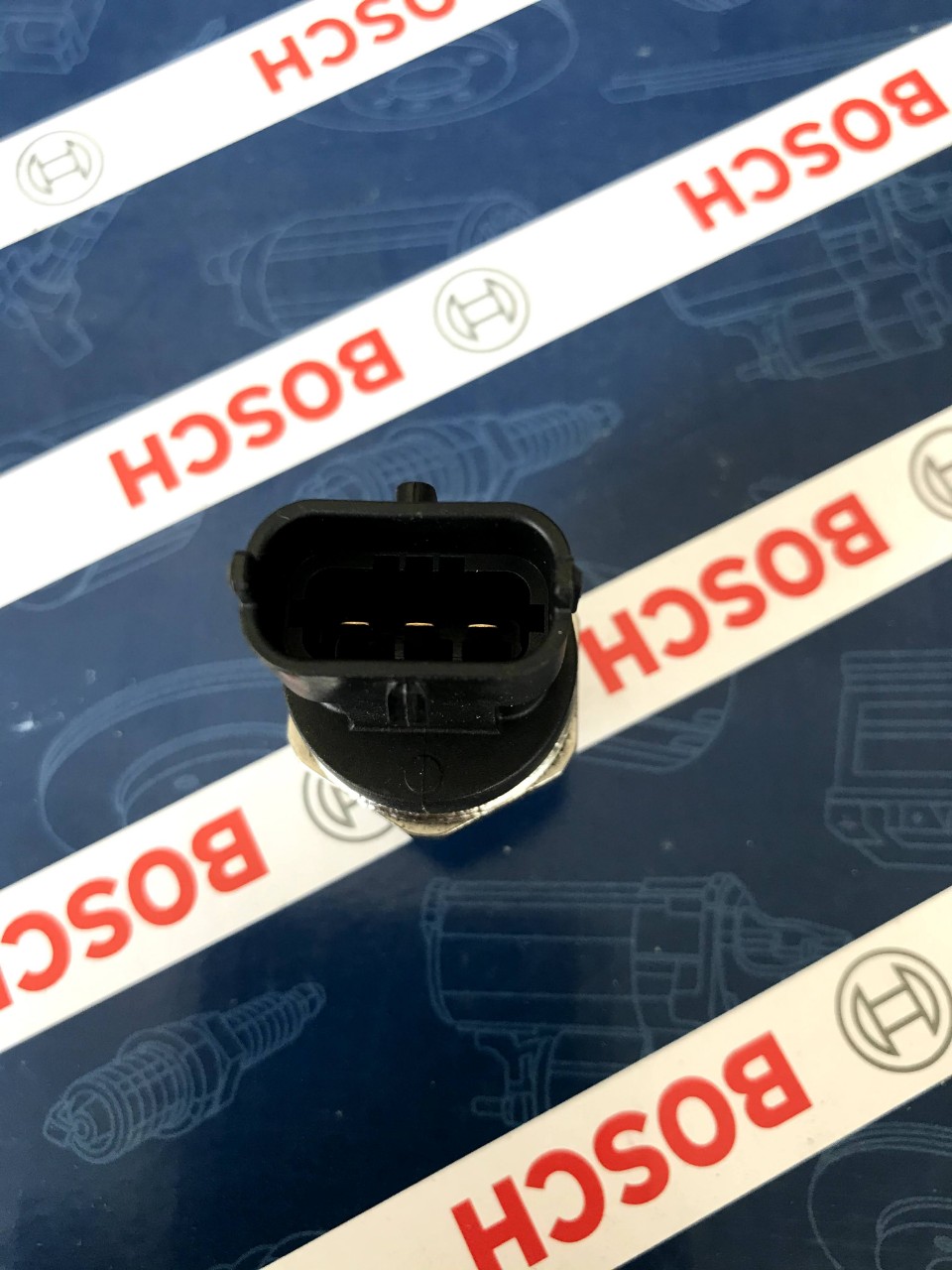 Cảm Biến Áp Suất Nhiên Liệu (Fuel Pressure Sensor) Hyundai Santafe 2.2, Grand Starex 2.5 (-2012), Kia Carens, Rondo 2.0 (-2012) - Bosch 2908