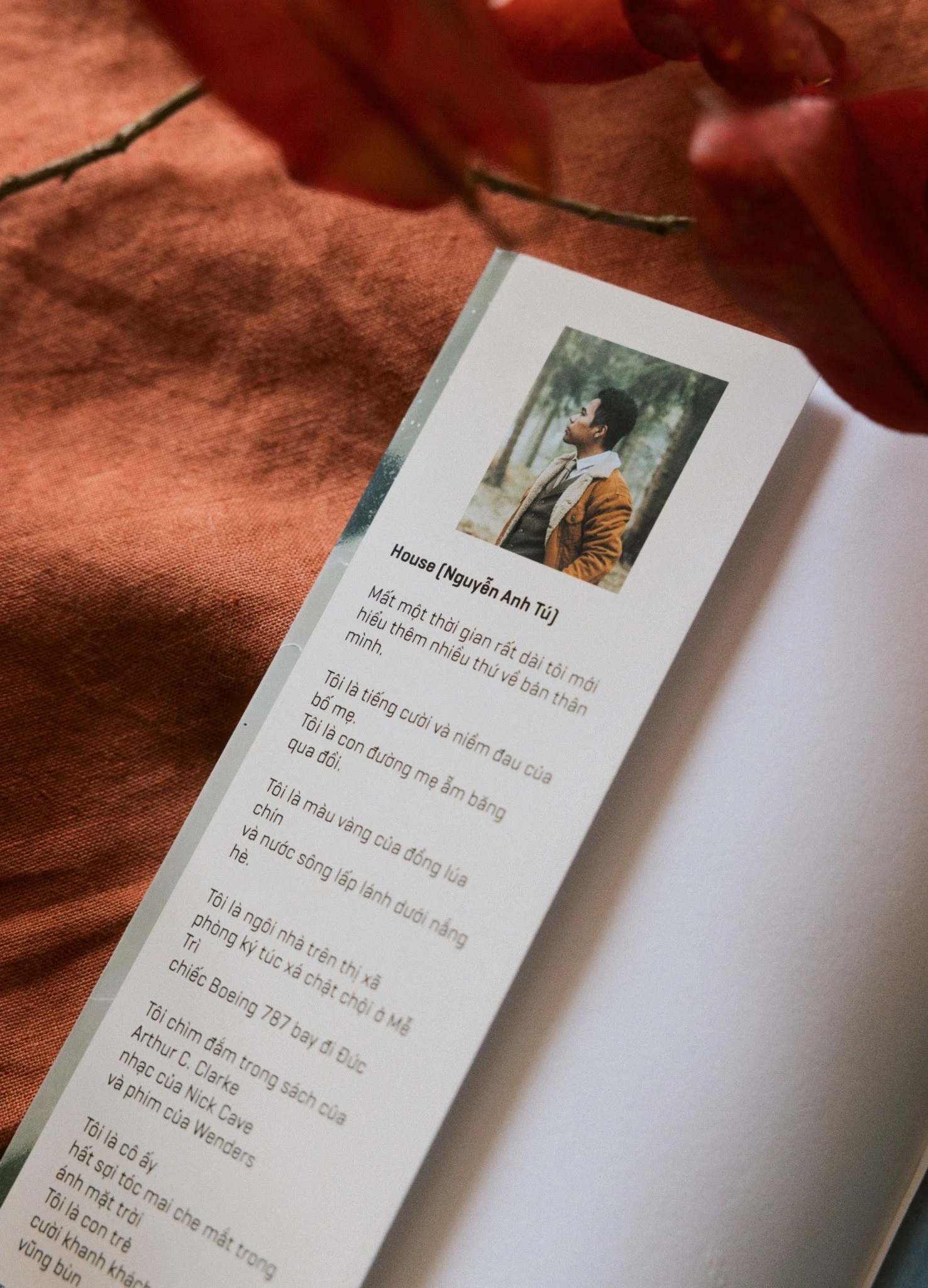 Thư Từ Xứ Con Người - Tản Văn