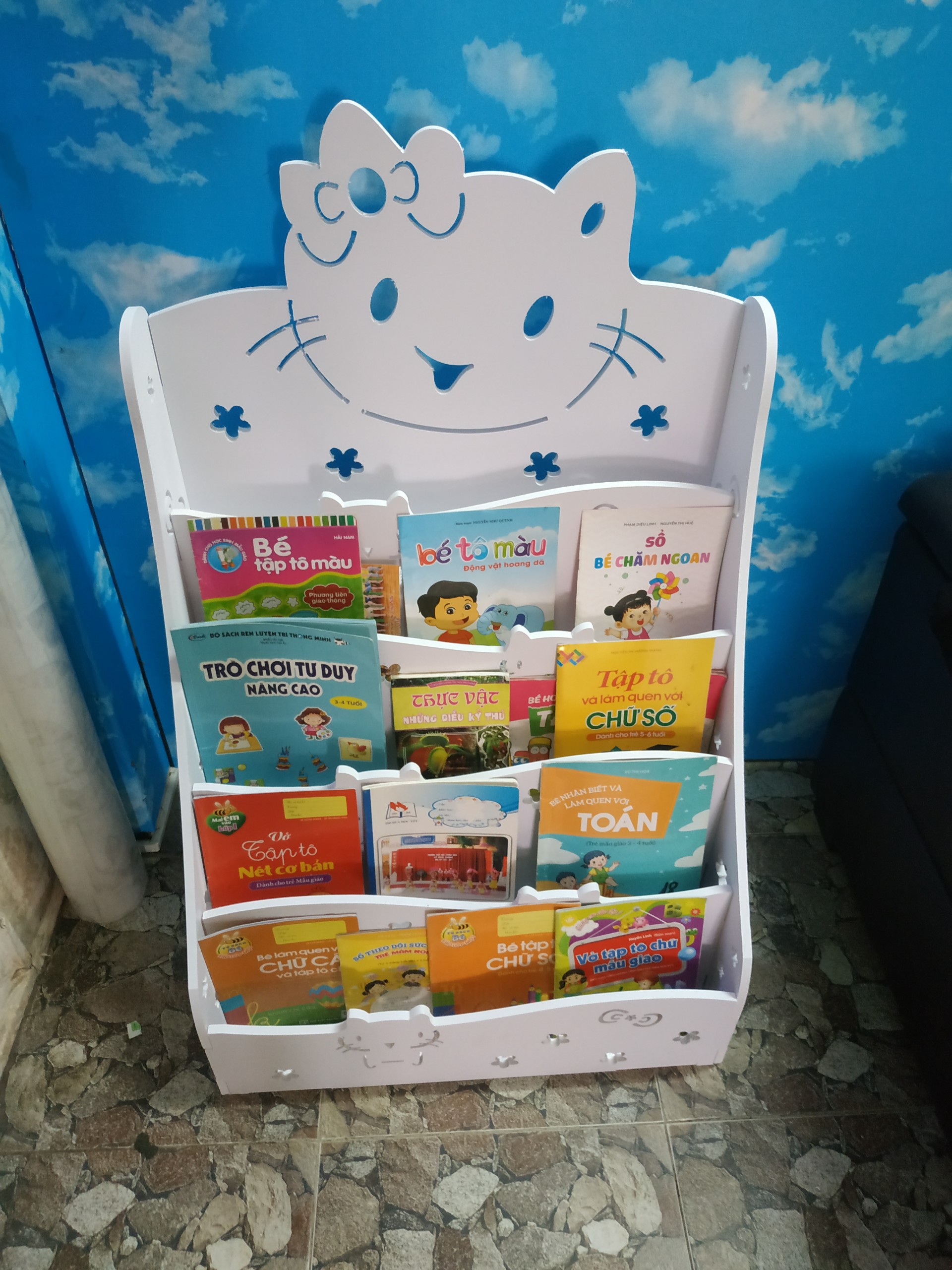 Kệ sách Kitty