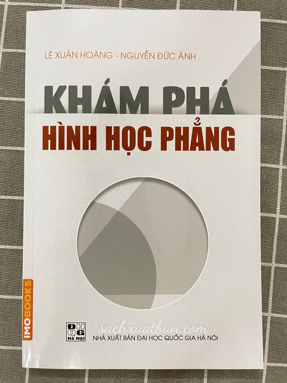 Khám phá hình học phẳng