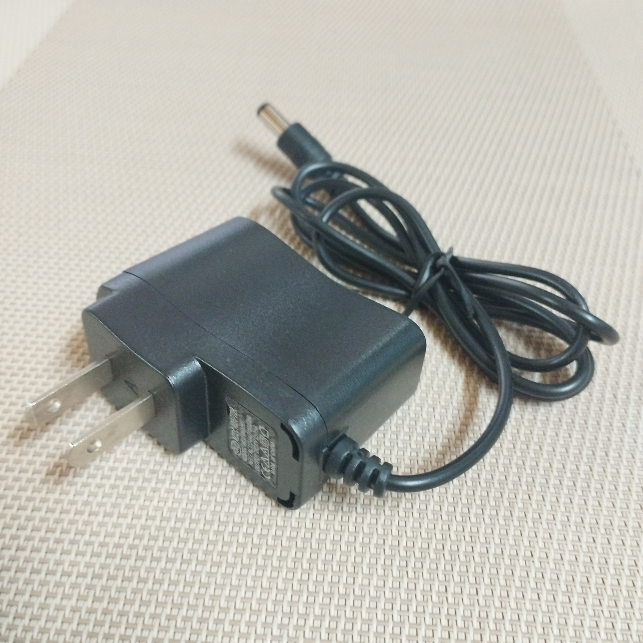 Củ sạc pin 6v dung lượng 250mA chân cắm tròn đường kính 5.5mm