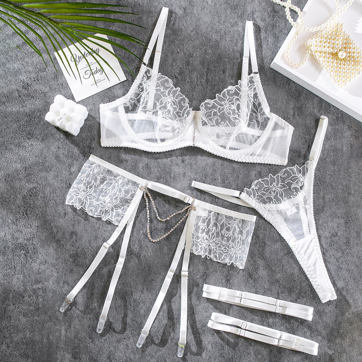 Bộ Đồ Lót Nữ Hoa Cá Tính - B.Lingerie