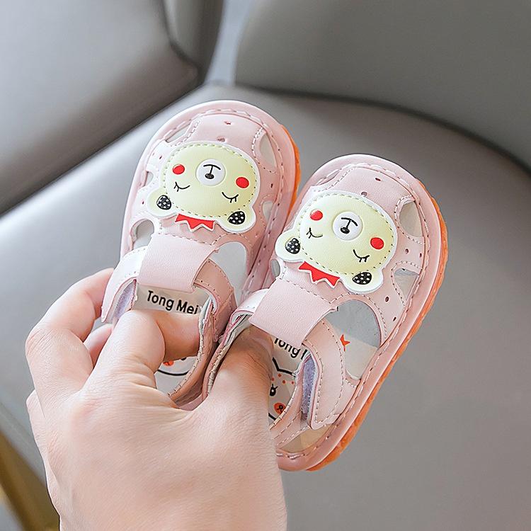 Sandal Tập Đi Cho Bé Trai Bé Gái Phát Tiếng Kêu Đế Mềm Chống Trơn Trượt Phong Cách Hàn Quốc D48