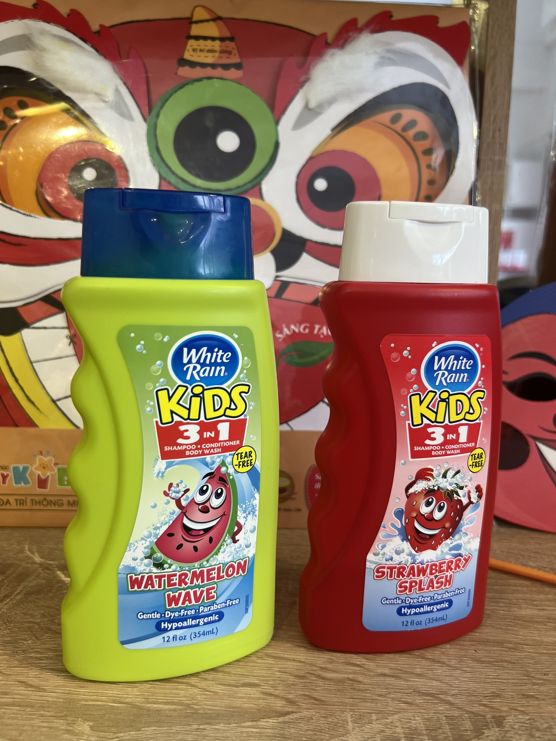 (Quà tặng không bán) combo 2 chai Sữa tắm gội và xả 3in1 White Rain kids 355ml dành cho bé của Mỹ (giao ngẫu nhiên)