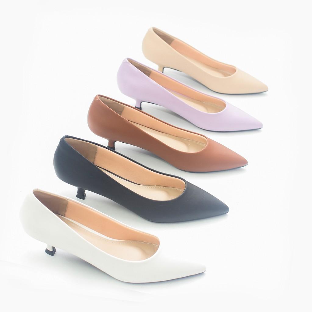 Giày Cao Gót 3cm Mũi Nhọn Gót Nhỏ Trơn Basic Màu Bò Pixie P074
