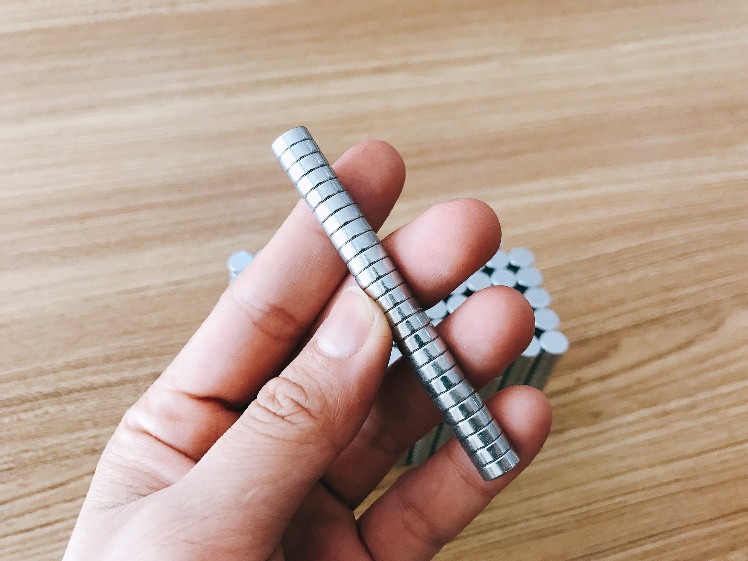 50 Viên Nam Châm Đất Hiếm Loại Tròn 8x3mm Mạ Kẽm Lực Từ N35 Cực Mạnh