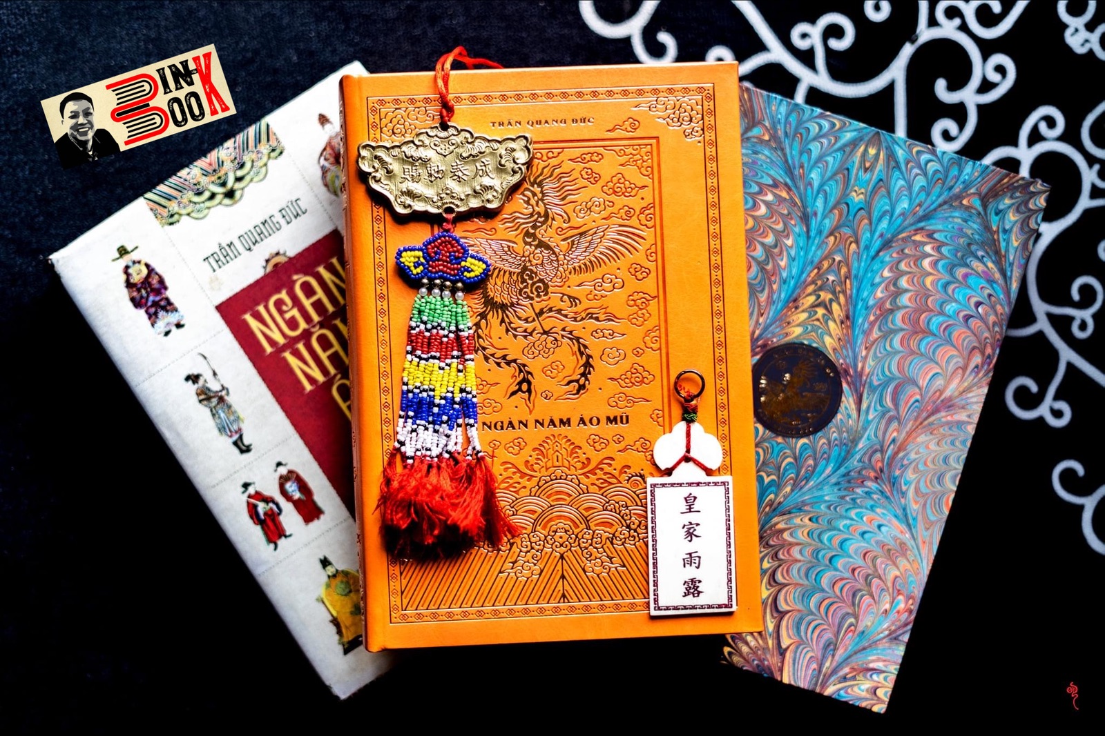 ẤN BẢN BÌA DA PU CAO CẤP VÀ GIỚI HẠN - NGÀN NĂM ÁO MŨ - TRẦN QUANG ĐỨC -
