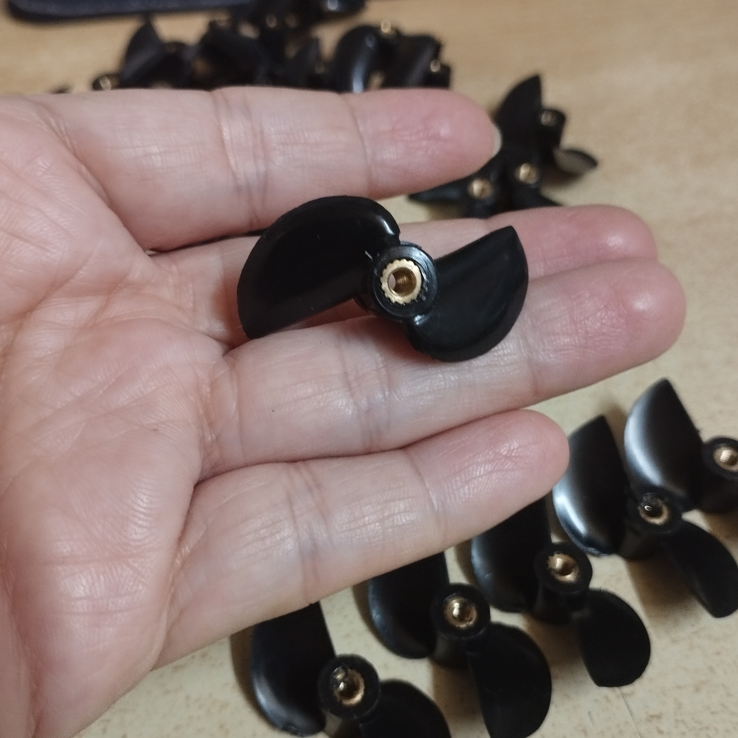 Chân vịt có ren xoắn đường kính 36mm trục 3mm dùng để thay thế hoặc chế tạo