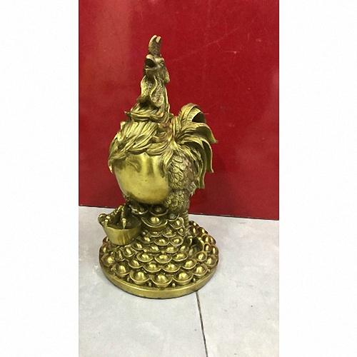 Tượng gà đứng trên thỏi vàng bằng đồng kích thước 26,6x15cm