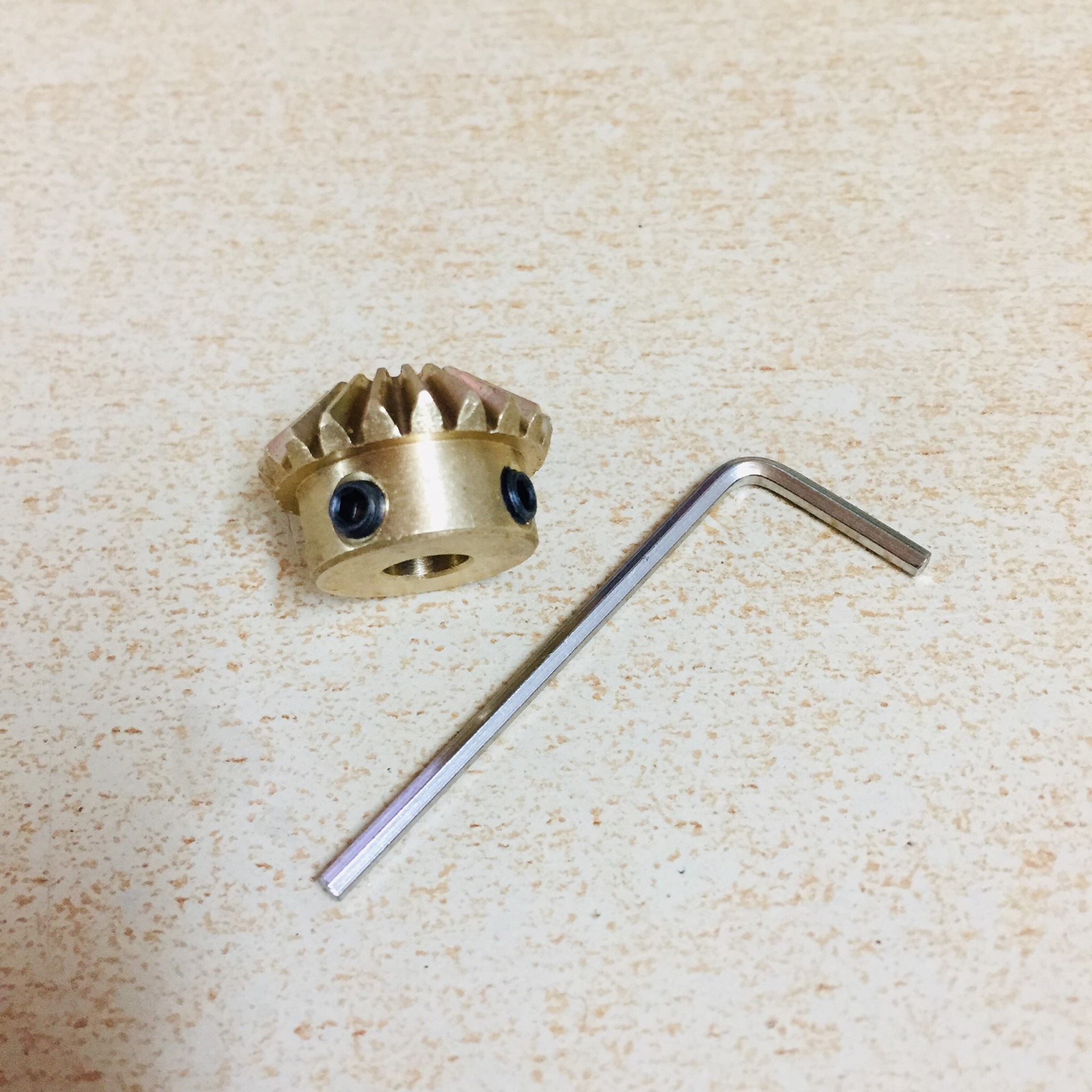 Bánh răng côn bằng đồng 20 răng lỗ trục 6mm bộ truyền đảo chiều 90 độ 1 bánh răng lái 034