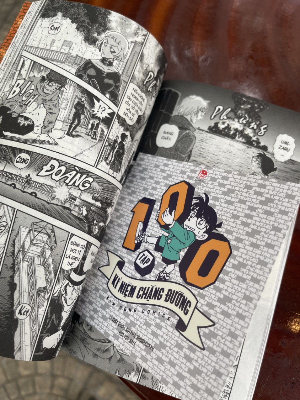 (Combo 2 quyển Bản Thường + Bản Đặc Biệt: Bìa mềm, có áo, có tặng 5 postcard) Thám Tử Lừng Danh Conan - Tập 100 – Gosho Aoyama -Kim Đồng