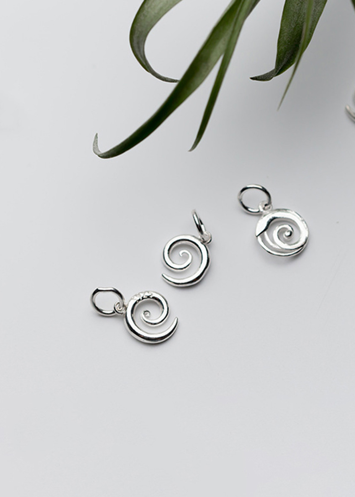 Charm bạc hình xoắn ốc treo - Ngọc Quý Gemstones