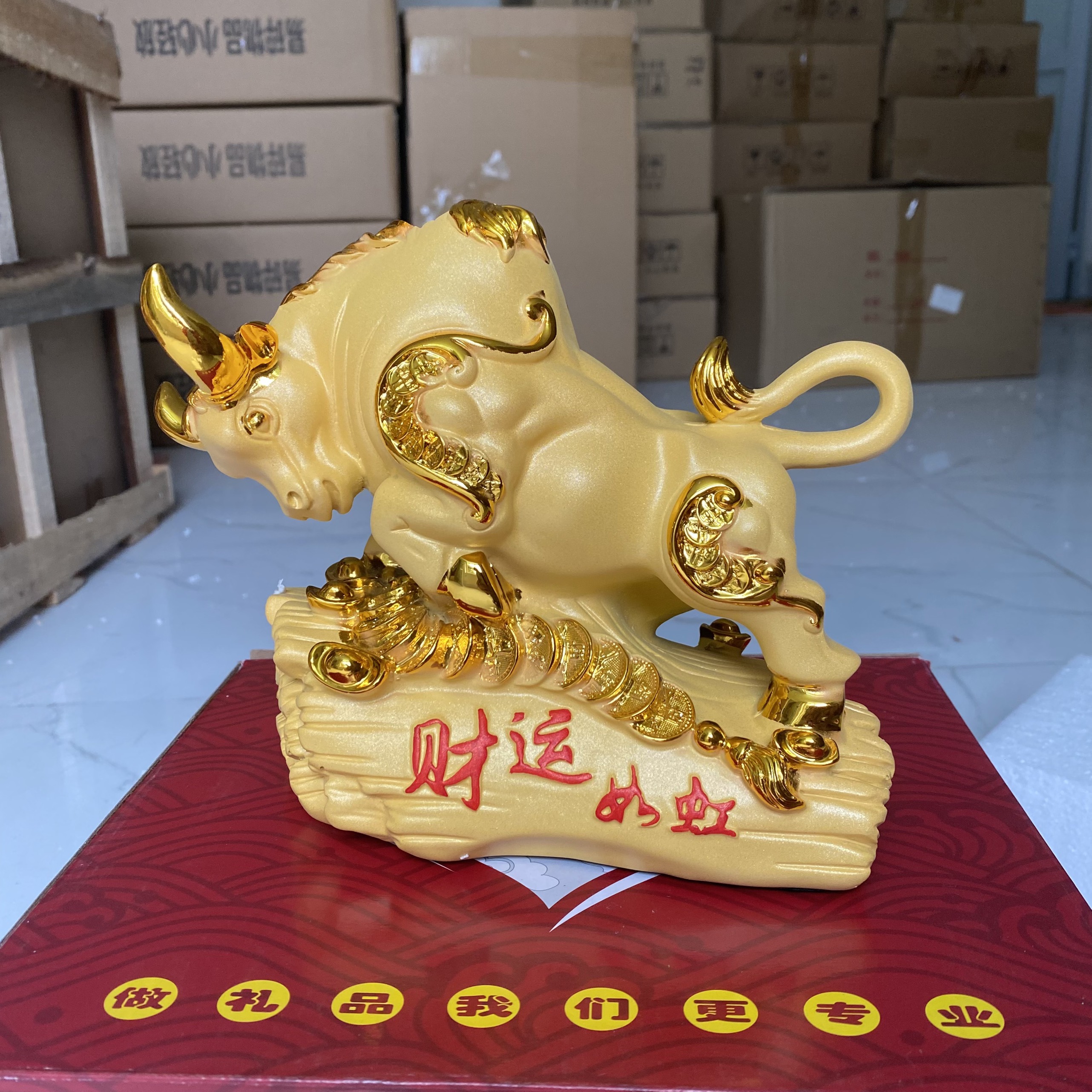 Bò Tài Chính, Bò vàng linh vật mang lại may mắn vài tài lộc, đặc biệt trong kinh doanh và đầu tư tài chính, Mã T101
