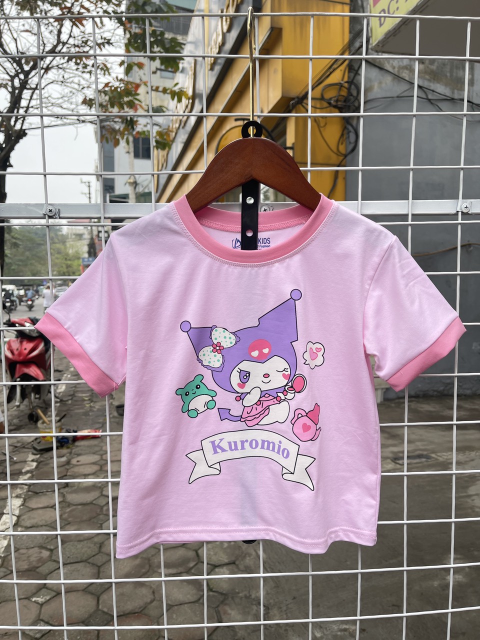 Bộ cộc tay cho bé gái 1-9 tuổi in chữ và hình kuromi vải co giãn 4 chiều thấm hút mồ hôi kiểu dáng thời trang