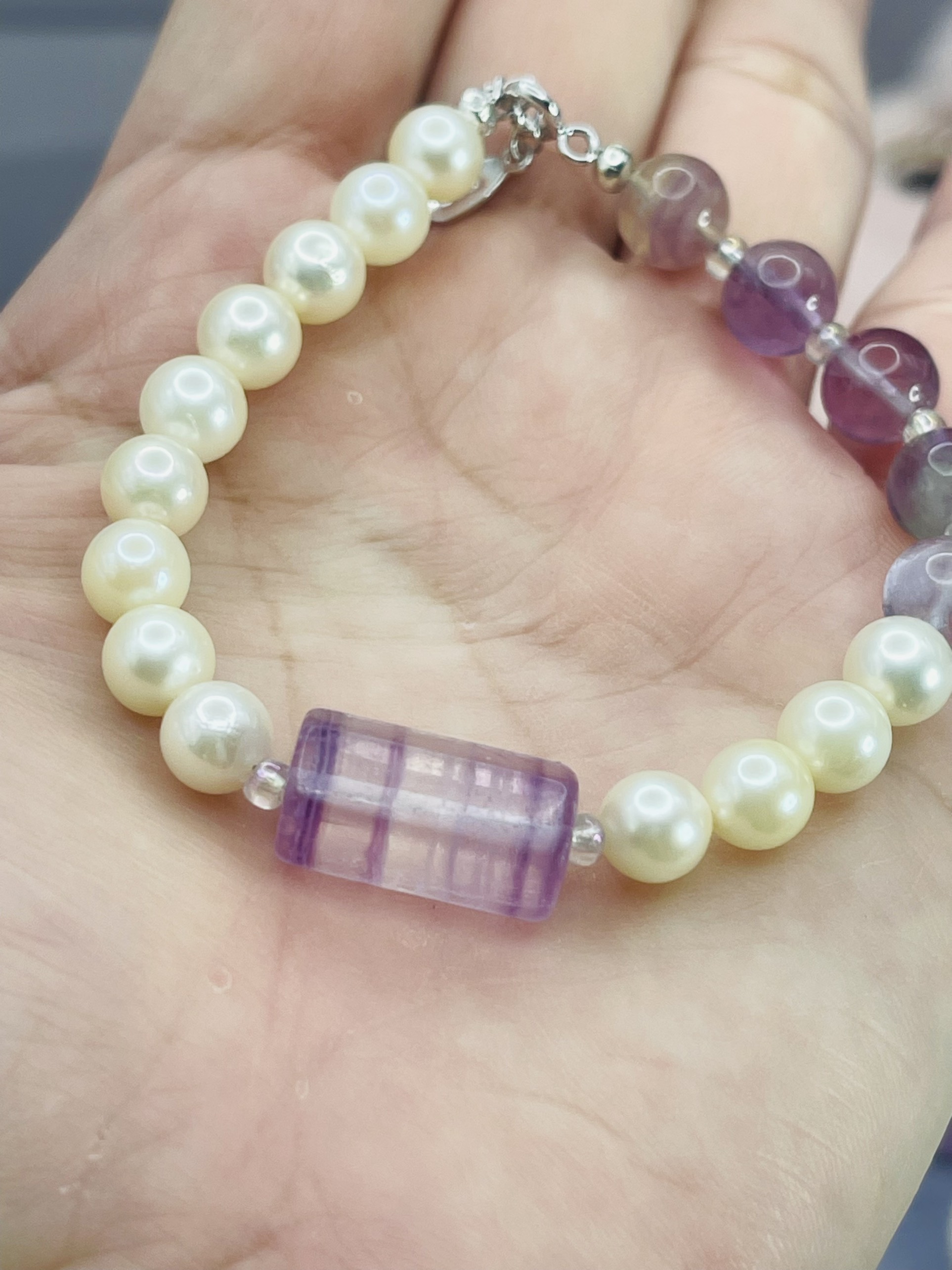 Lắc tay trai mặn Akoya và Đá Florite tím